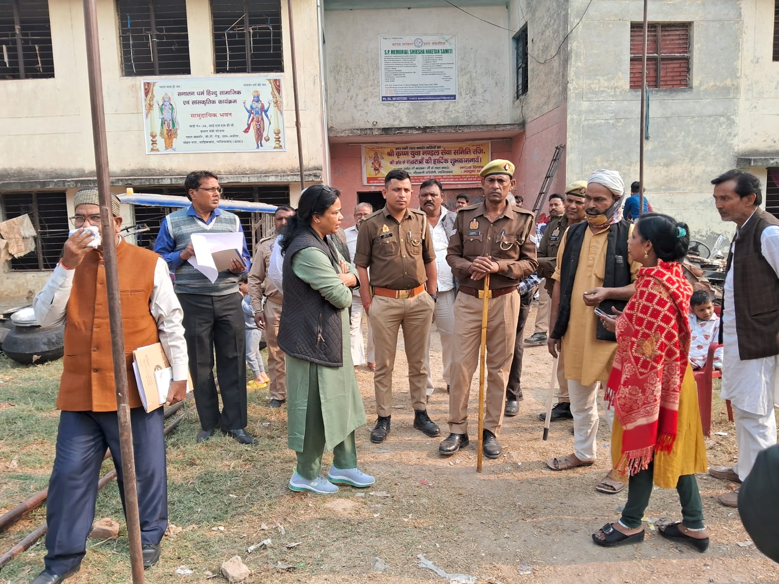 Ghaziabad 15 साल पुराने कब्जे को महापौर सुनीता दयाल ने हटाया