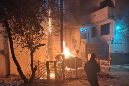 गाजियाबाद आग, मोहननगर आग, आनंद इंडस्ट्रियल एरिया, इको मार्ट वेयरहाउस, ट्रांसफार्मर शॉर्ट सर्किट, आईटीएस कॉलेज गाजियाबाद, फायर ब्रिगेड गाजियाबाद, फायर स्टेशन वैशाली, फायर ऑपरेशन, जेसीबी सहायता, राहुल पाल सीएफओ, पुस्तक वेयरहाउस आग, औद्योगिक क्षेत्र हादसा, गाजियाबाद समाचार, ट्रांसफार्मर ब्लास्ट, वेयरहाउस नुकसान, अग्निशमन दल, जनहानि नहीं, औद्योगिक सुरक्षा, गाजियाबाद फायर न्यूज