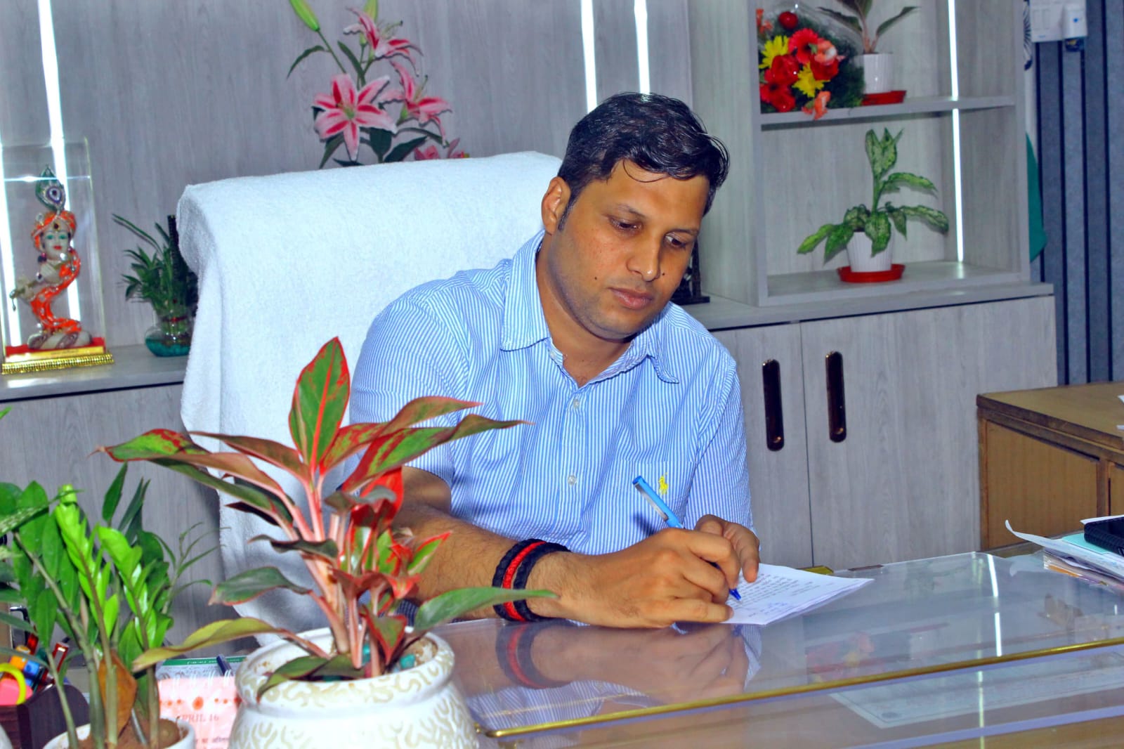 सुरक्षा के नाम पर मनमानी बंद