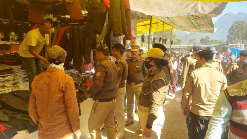 गौचर मेला, चमोली पुलिस, सत्यापन अभियान, व्यापारी चालान, बाहरी व्यक्ति वेरिफिकेशन, पुष्कर सिंह धामी, पुलिस मुख्यालय देहरादून, कर्णप्रयाग कोतवाली, मदन सिंह बिष्ट, राकेश भट्ट, सुरक्षा व्यवस्था, उत्तराखंड पुलिस