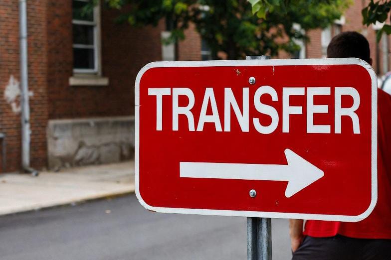 उत्तराखंड सचिवालय में लंबे समय से लंबित तबादलों पर शासन ने मुहर लगाई। 49 समीक्षा अधिकारी, 15 सहायक समीक्षा अधिकारी और 31 कंप्यूटर ऑपरेटरों के तबादले किए गए।