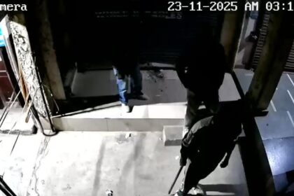 #GhaziabadNews, #LalkuanChori, #ShopTheft, #CrimeNewsUP, #MayankElectrical, #GhaziabadCrime, #BreakingNews, #UPNews, #ChoriKiVaaradat