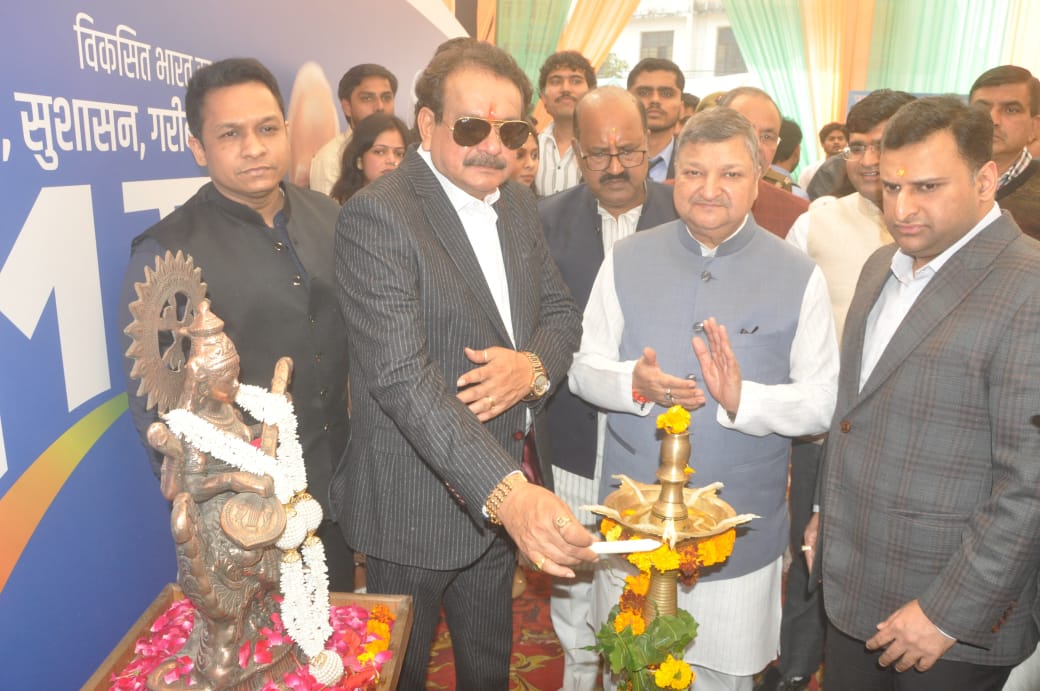 गाजियाबाद HRIT यूनिवर्सिटी में राइज़ इन इंडिया मेगा इवेंट में ISRO, DRDO और ग्रामीण हस्तशिल्प का लाइव प्रदर्शन, आत्मनिर्भर भारत की शानदार झलक।