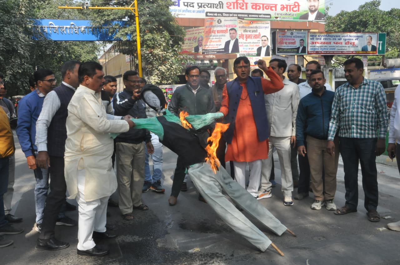 ब्राह्मण महासभा ने की IAS संतोष वर्मा की गिरफ्तारी व बर्खास्तगी की मांग