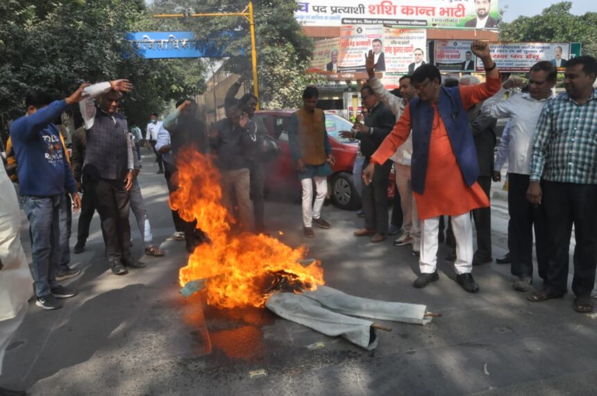 गाजियाबाद में विवादित बयान को लेकर IAS अधिकारी पर टिप्पणी से मचा बवाल