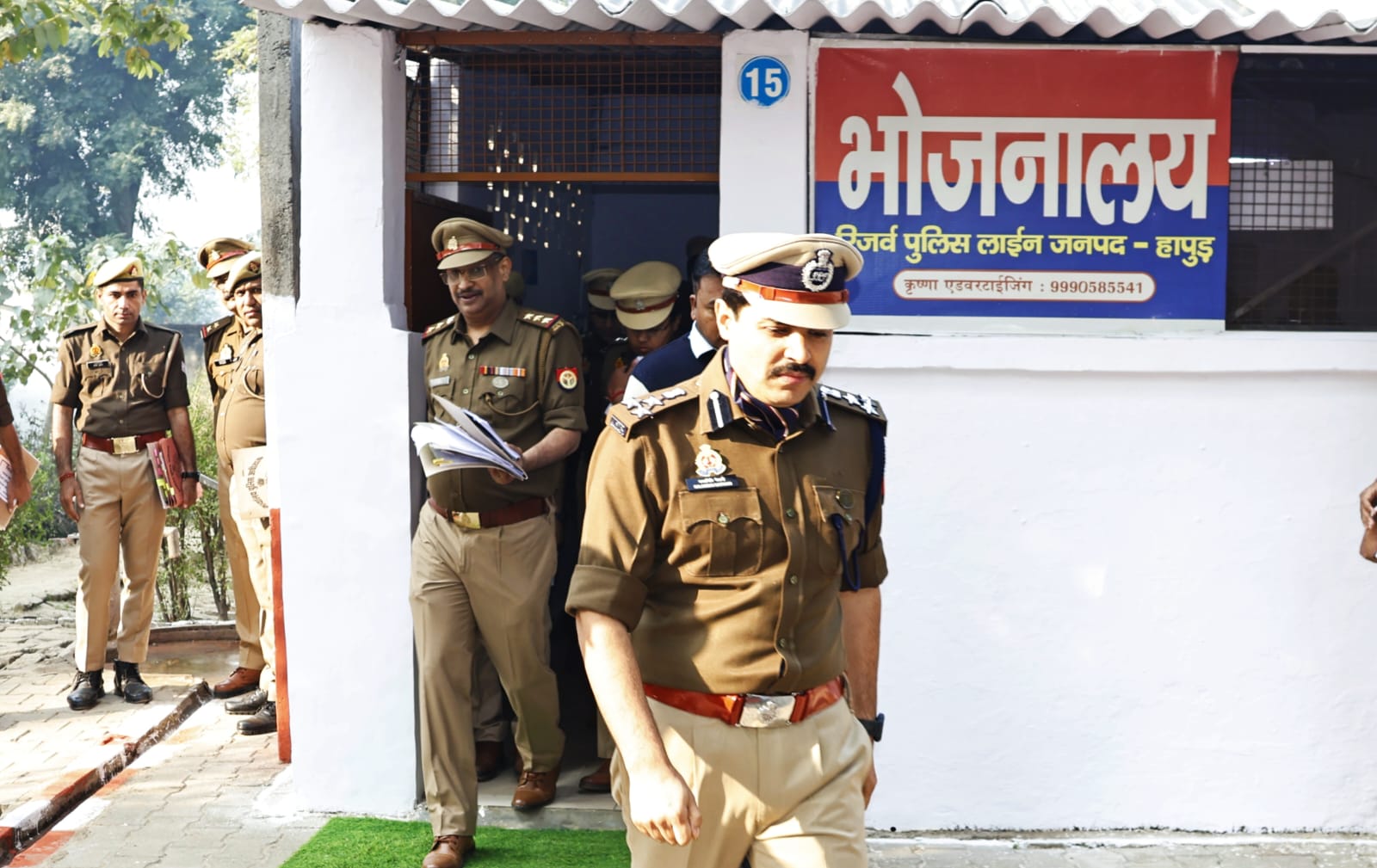 हापुड़ में डीआईजी कलानिधि नैथानी का औचक निरीक्षण, पुलिस में हड़कंप