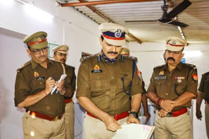 हापुड़ में डीआईजी कलानिधि नैथानी का औचक निरीक्षण, पुलिस में हड़कंप