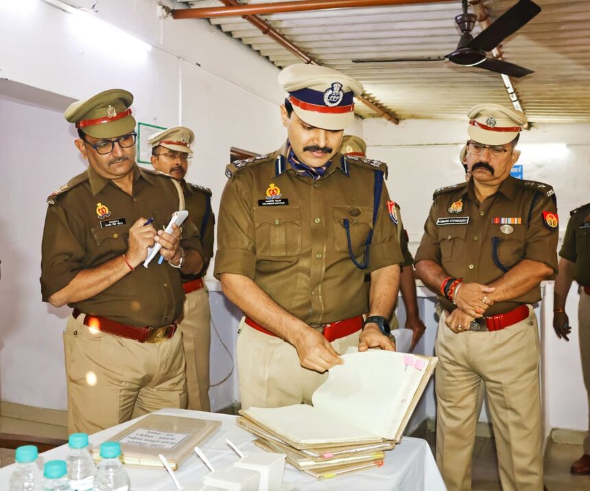 हापुड़ में डीआईजी कलानिधि नैथानी का औचक निरीक्षण, पुलिस में हड़कंप