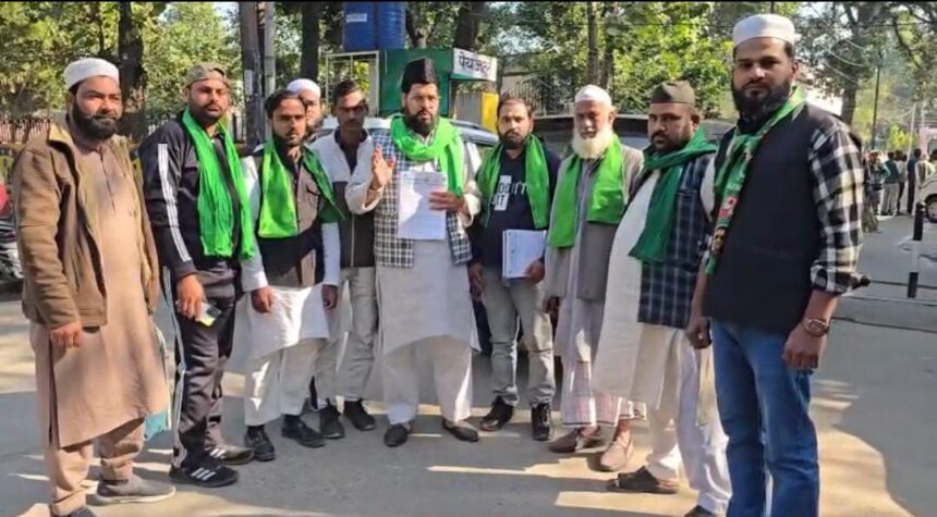 तबलीगी जमात पर कार्रवाई का AIMIM ने किया विरोध, डीएम को सौंपा ज्ञापन