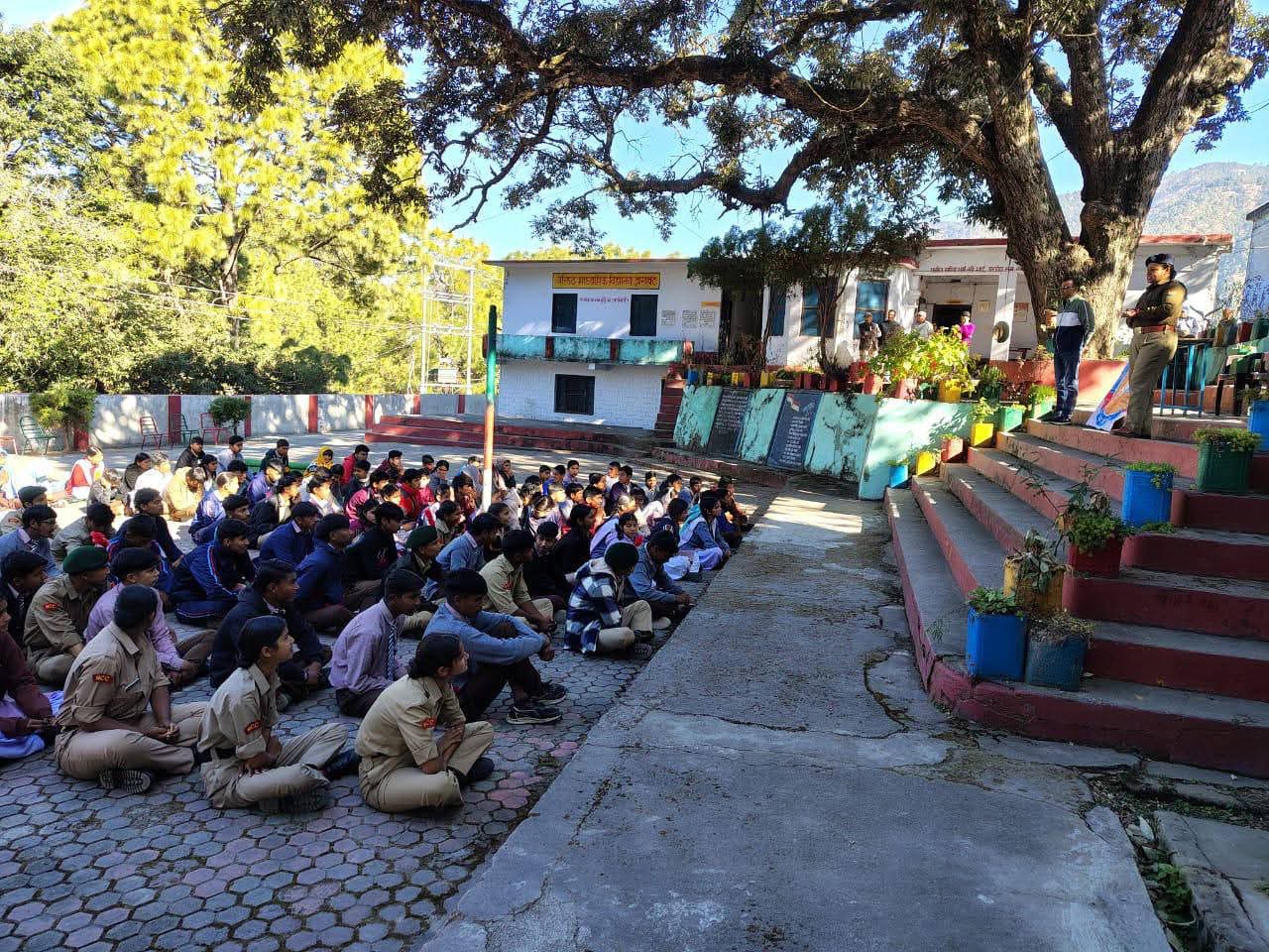 द्वाराहाट पुलिस जागरूकता अभियान