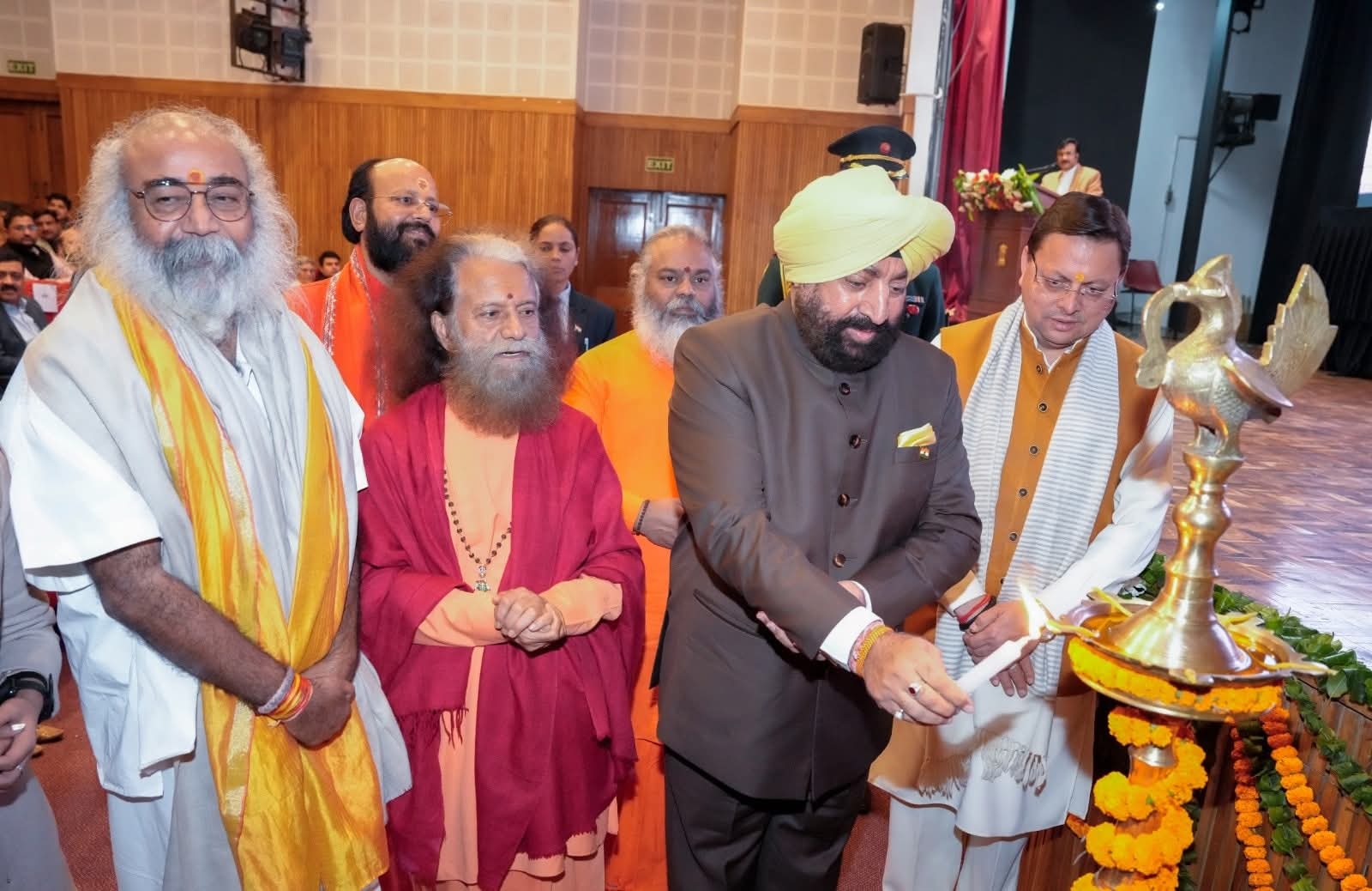 पुष्कर सिंह धामी पुस्तक विमोचन