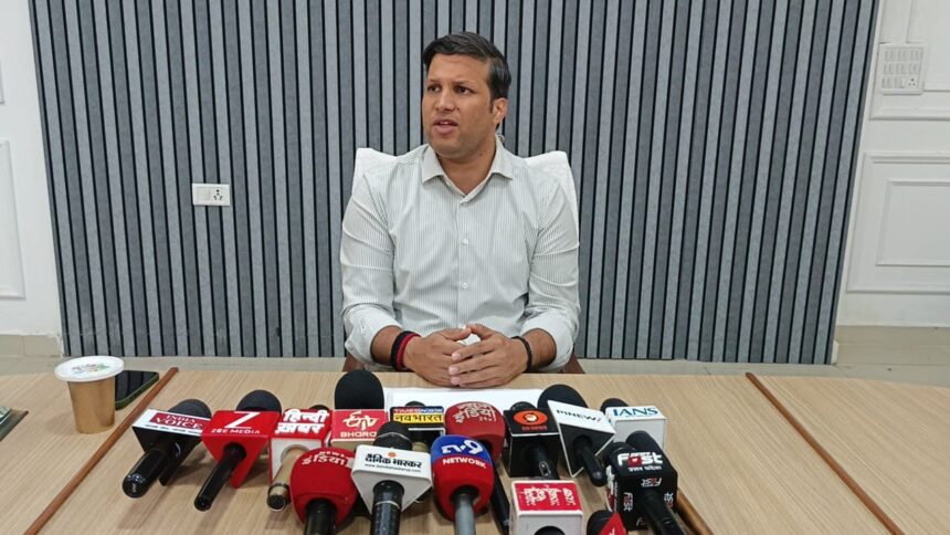 जिलाधिकारी ने SIR प्रक्रिया पर दी मीडिया को जानकारी, कहा- पारदर्शिता के साथ समयबद्ध तरीके से पूरा होगा कार्य
