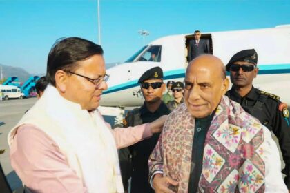 रक्षा मंत्री राजनाथ सिंह का उत्तराखण्ड आगमन, जॉलीग्रांट एयरपोर्ट पर CM धामी ने किया भव्य स्वागत