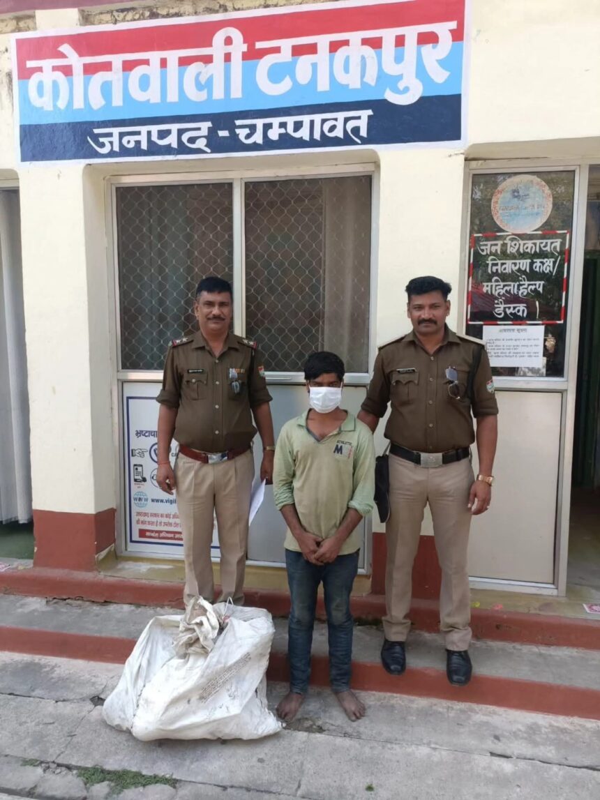 बस डिपो में खड़े नीलामी वाहनों में चोरी करने वाले शातिर को दबोचा