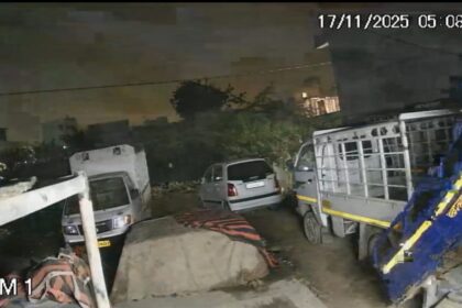 इंदिरापुरम बैटरी चोरी