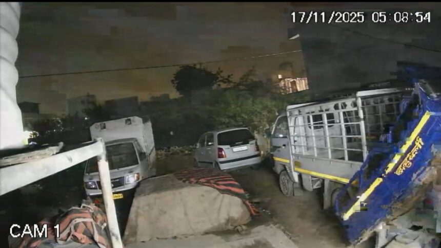 इंदिरापुरम बैटरी चोरी