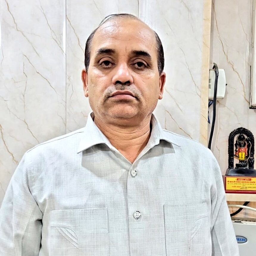 विवेचना सेल के इंस्पेक्टर 4 लाख रुपये की रिश्वत लेते रंगे हाथों गिरफ्तार