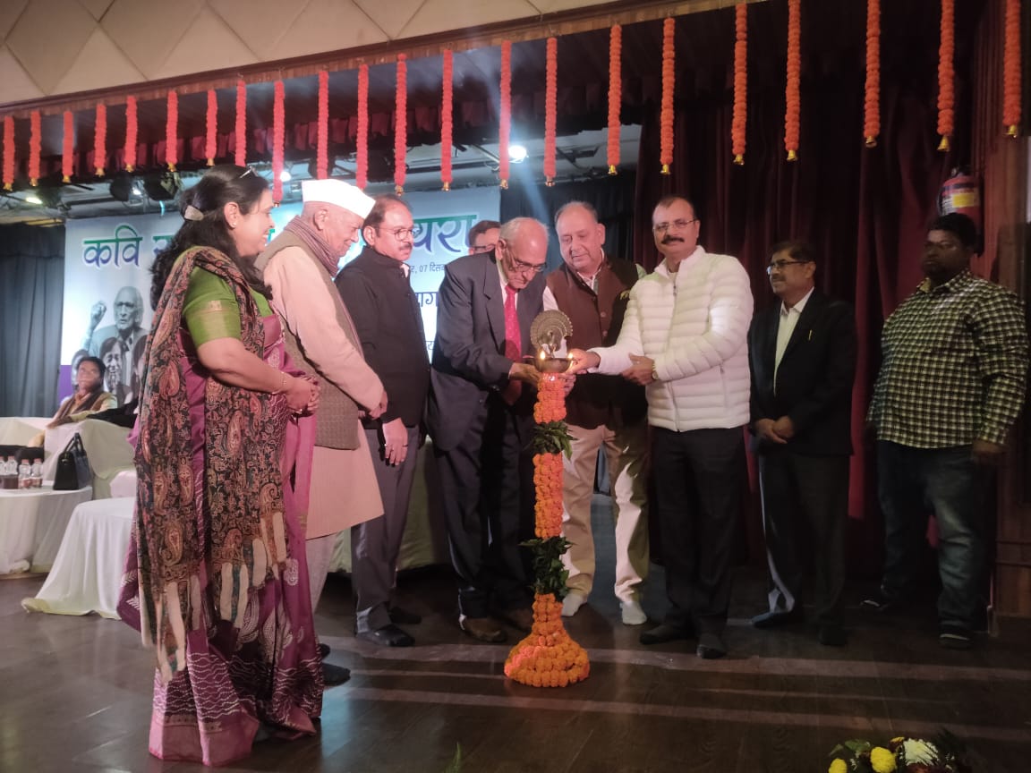 हिंदी भवन में कवि सम्मेलन एवं मुशायरे का भव्य आयोजन, शायरों-कवियों ने बांधा समां