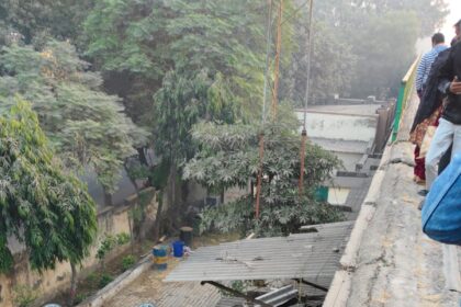 गाजियाबाद: सिहानी गेट फ्लाईओवर से कार नीचे गिरी, पिता की मौत, बेटा ICU में भर्ती