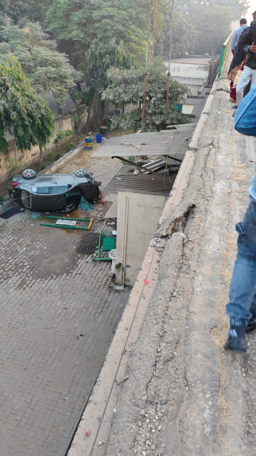 गाजियाबाद: सिहानी गेट फ्लाईओवर से कार नीचे गिरी, पिता की मौत, बेटा ICU में भर्ती