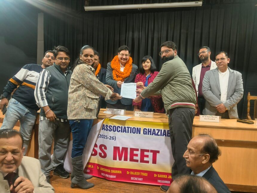 आइएमए गाजियाबाद को एक्टिव जर्नलिस्ट एसोसिएशन ने सौंपा मुफ्त या रियायती दरों पर इलाज के लिए मांग पत्र