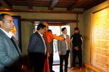 मुख्य सचिव आनन्द बर्द्धन ने जनपद का दौरा कर विकास और पर्यटन परियोजनाओं को दी रफ्तार