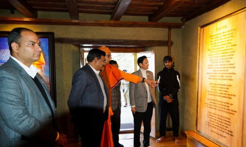 मुख्य सचिव आनन्द बर्द्धन ने जनपद का दौरा कर विकास और पर्यटन परियोजनाओं को दी रफ्तार