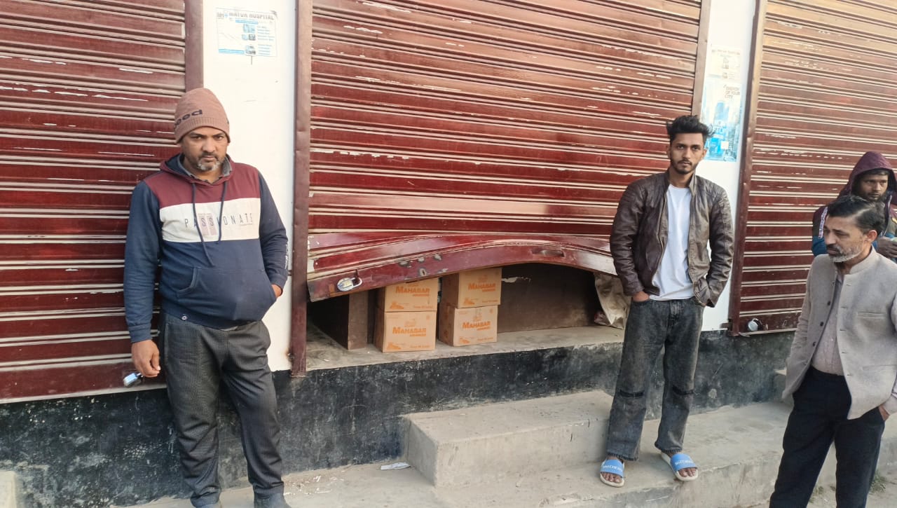 गाजियाबाद: मसूरी में राशन दुकान पर चोरी, 4.20 लाख कैश गायब