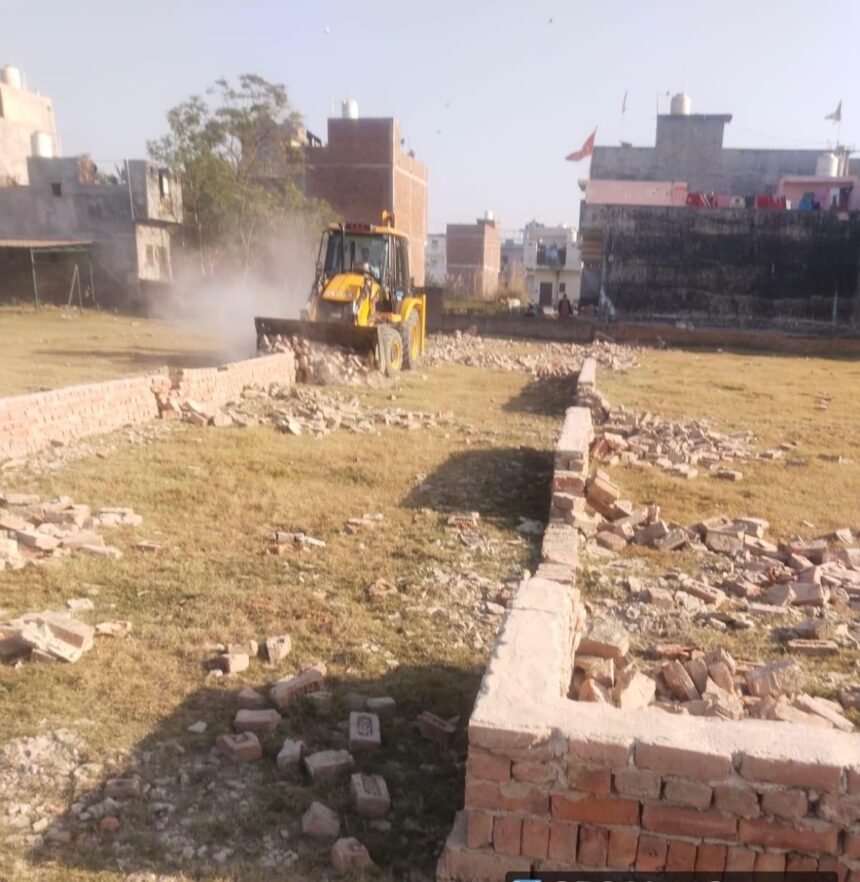 लोनी इन्द्रप्रस्थ में GDA का एक्शन, 5 मंजिला अवैध बिल्डिंग ध्वस्त