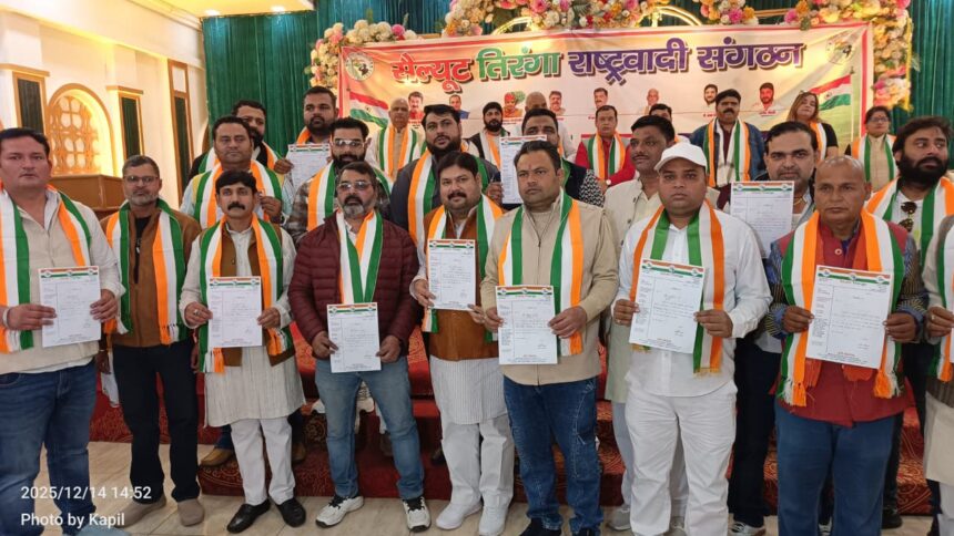 भारी स्कूल बैग पर सख्ती की मांग, IPA ने डीएम गाजियाबाद को सौंपा ज्ञापन