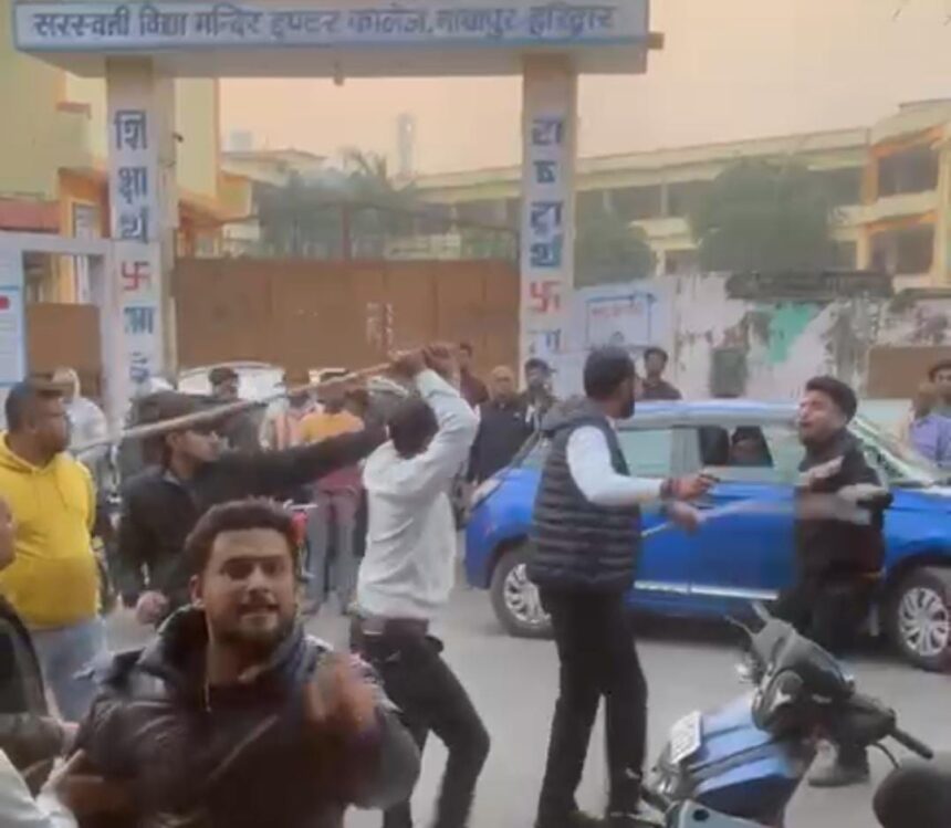 हरिद्वार लाठी-डंडों की मारपीट वीडियो वायरल