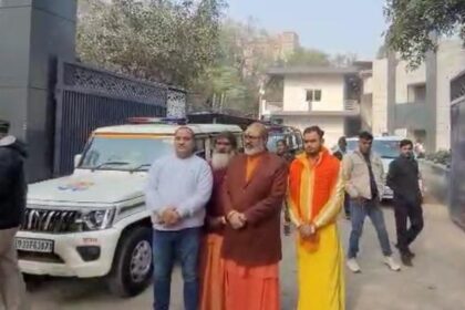 पिंकी चौधरी के समर्थन में यति नरसिंहानंद पुलिस कमिश्नर से मिले, परिवार पर कार्रवाई का विरोध