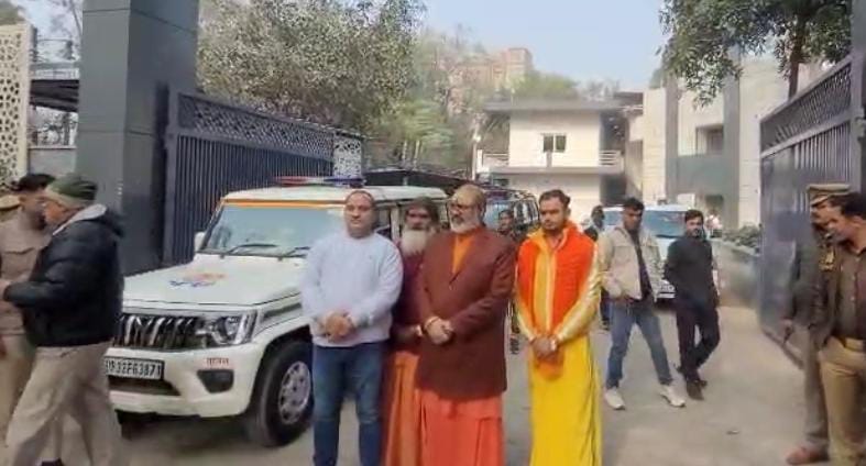 पिंकी चौधरी के समर्थन में यति नरसिंहानंद पुलिस कमिश्नर से मिले, परिवार पर कार्रवाई का विरोध