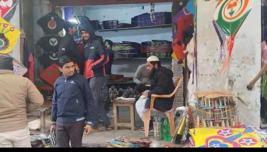 पतंग दुकानों पर छापा