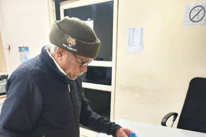 गुलमोहर एन्क्लेव दूषित पानी