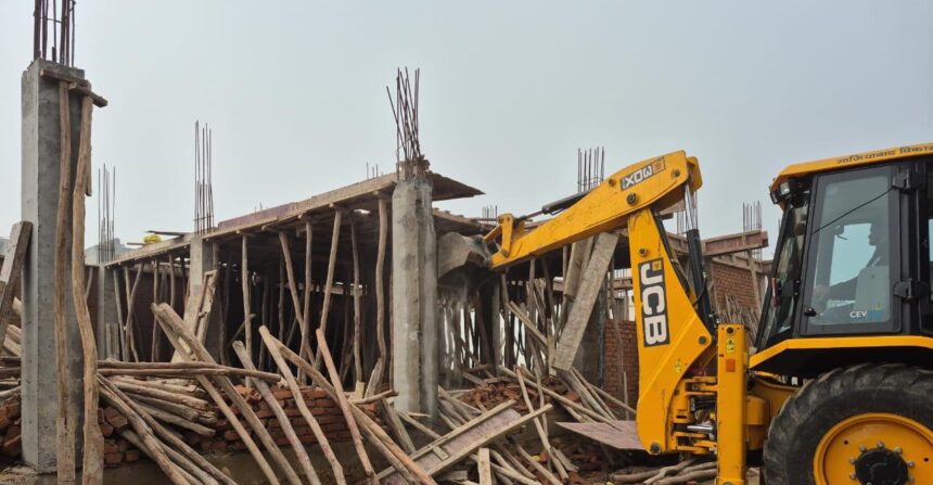 जोन-03 में ध्वस्तीकरण