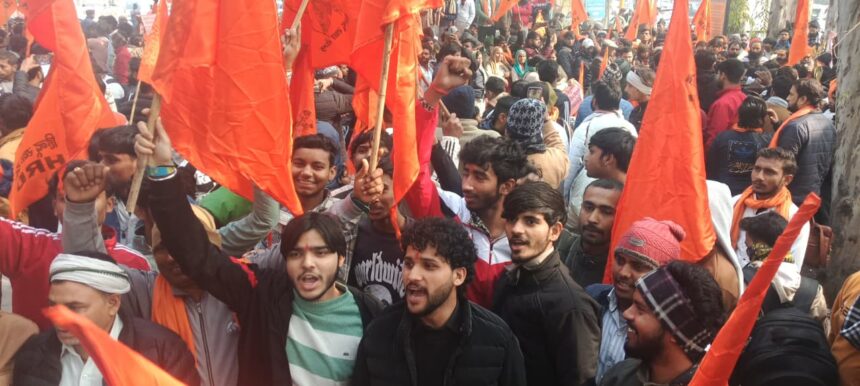 पिंकी चौधरी की गिरफ्तारी पर बवाल, कलेक्ट्रेट घेराव