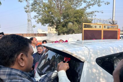 असीम अरुण VIP स्टिकर