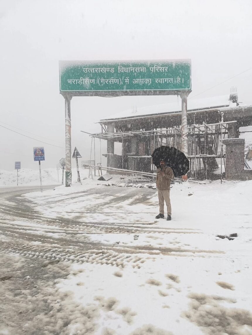 चमोली पुलिस बर्फबारी