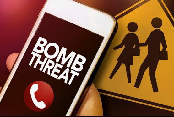 लखनऊ समेत 18 जिलों की अदालतों को बम से उड़ाने की धमकी, हाई अलर्ट जारी
