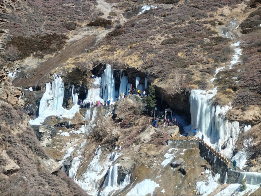टिम्मरसैंण महादेव बर्फ शिवलिंग