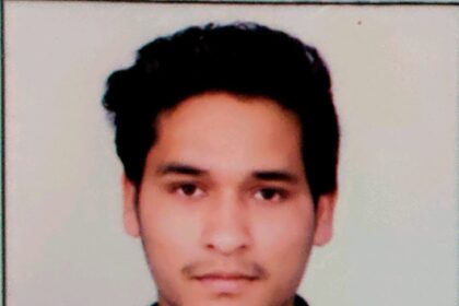 राजनगर एक्सटेंशन निलय ग्रीन रोड पर हुए हादसे के बाद मौके पर मौजूद लोग