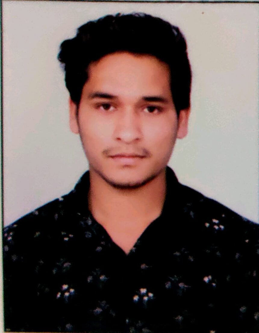 राजनगर एक्सटेंशन निलय ग्रीन रोड पर हुए हादसे के बाद मौके पर मौजूद लोग