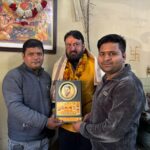 गाजियाबाद में व्यापारी नेता विपिन गोयल को सम्मानित करते संगठन के पदाधिकारी