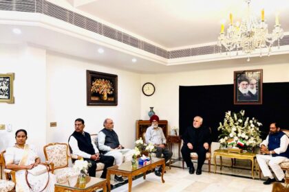 मुख्तार अब्बास नकवी ने ईरान दूतावास जाकर आयतुल्लाह अली खामेनई को दी श्रद्धांजलि