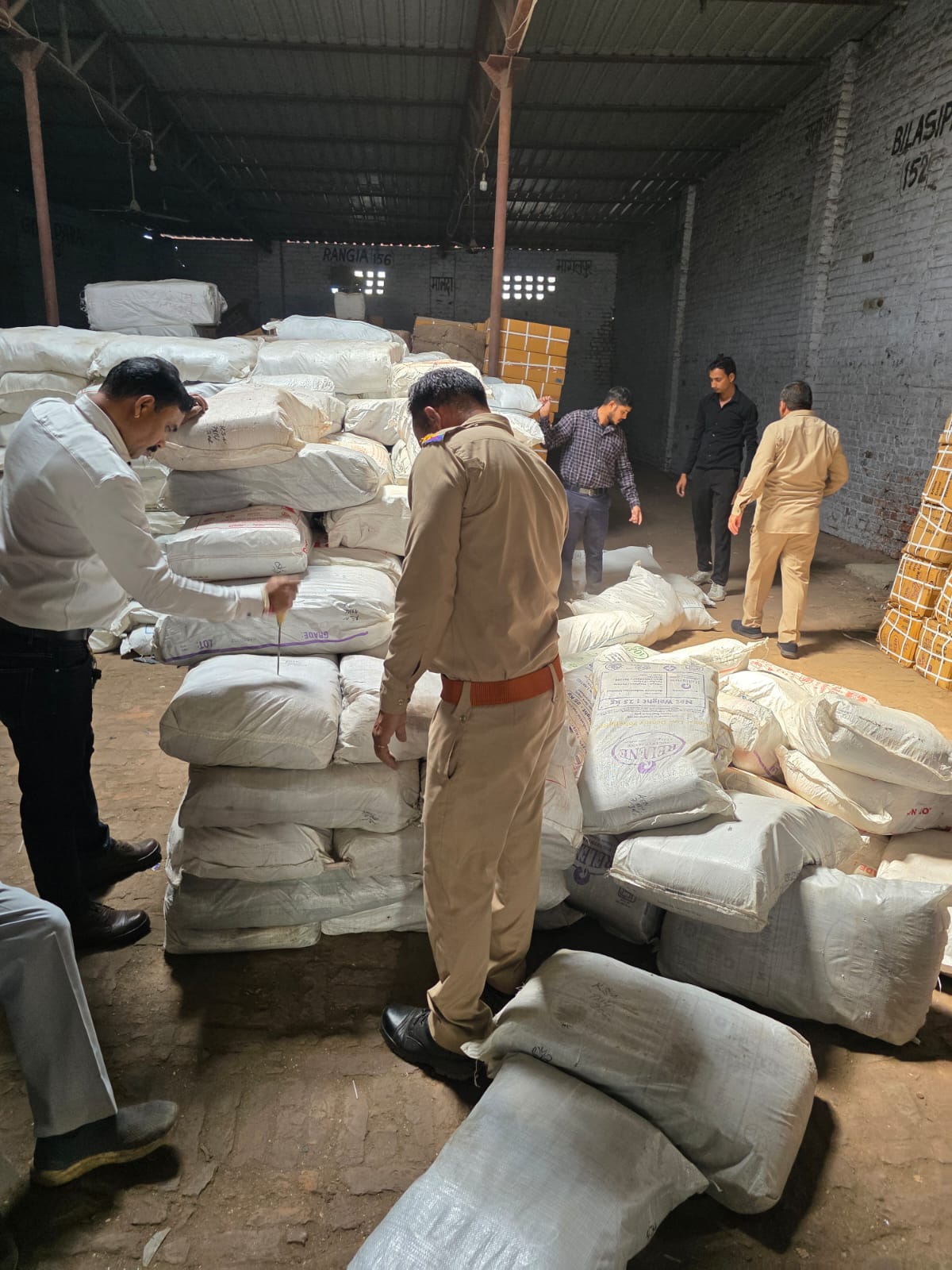 गाजियाबाद पॉलिथीन छापा प्लास्टिक जब्ती