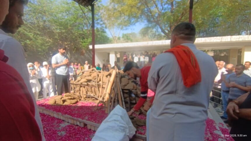 हरीश राणा अंतिम संस्कार नेताओं की गैरमौजूदगी