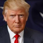 अब खत्म होगी मिडिल-ईस्ट में जंग? ट्रंप के प्रस्ताव के बाद ईरान ने अमेरिका के सामने रखीं शर्तें नई दिल्ली: मिडिल ईस्ट में अमेरिका-इजरायल और ईरान के बीच जारी युद्ध ने पूरे क्षेत्र को अस्थिर कर रखा है। युद्ध अब चौथे हफ्ते में प्रवेश कर चुका है और वैश्विक अर्थव्यवस्था पर भी इसका असर पड़ रहा है, खासकर होर्मुज स्ट्रेट के जरिए तेल परिवहन प्रभावित होने से। ऐसे में शांति की मांग तेज हो गई है। अमेरिकी राष्ट्रपति डोनाल्ड ट्रंप ने हाल ही में दावा किया है कि वॉशिंगटन और तेहरान के बीच “बहुत अच्छी और उत्पादक” बातचीत चल रही है और युद्ध का “पूर्ण समाधान” संभव है। ट्रंप ने हमलों में ब्रेक लेने की घोषणा भी की, लेकिन ईरान की ओर से इन बातचीत का खुलकर इनकार किया जा रहा है।ट्रंप ने अपने ट्रुथ सोशल पोस्ट और संवाददाताओं से बातचीत में कहा कि इस पूरे हफ्ते वार्ता जारी रहेगी। उन्होंने अपने विशेष दूत स्टीव विटकोफ और दामाद जared कुश्नर को ईरानी पक्ष के साथ बातचीत का जिम्मा सौंपा है। ट्रंप का दावा है कि दोनों पक्षों में “मुख्य बिंदुओं पर लगभग पूर्ण सहमति” बन रही है, जिसमें ईरान का परमाणु कार्यक्रम छोड़ना और होर्मुज स्ट्रेट को फिर से खोलना शामिल है। उन्होंने यहां तक कहा कि अगर ईरान इन शर्तों पर अमल करता है तो युद्ध जल्द खत्म हो सकता है।ईरान ने अमेरिका के सामने रखीं ये शर्तेंवॉल स्ट्रीट जर्नल और अन्य रिपोर्टों के अनुसार, ट्रंप प्रशासन के प्रस्ताव के जवाब में ईरान ने कई सख्त शर्तें रखी हैं। इनमें शामिल हैं:खाड़ी क्षेत्र में अमेरिकी सैन्य ठिकानों को पूरी तरह बंद करना। सभी आर्थिक प्रतिबंधों को तुरंत हटाना। हिज्बुल्लाह के खिलाफ इजरायल के अभियान को रोकना। होर्मुज स्ट्रेट पर ईरान को नियंत्रण और गुजरने वाले जहाजों से शुल्क वसूलने की अनुमति। भविष्य में कभी भी ईरान पर हमला न करने की पक्की सुरक्षा गारंटी। युद्ध में हुए नुकसान के लिए वित्तीय मुआवजा। पांच साल तक बैलिस्टिक मिसाइल विकास रोकने और यूरेनियम संवर्धन कम करने की तत्परता। IAEA को सेंट्रीफ्यूज का निरीक्षण करने की अनुमति। पूरे पश्चिम एशिया में प्रॉक्सी ताकतों (जैसे हिज्बुल्लाह, हमास आदि) को फंडिंग रोकने पर सहमति। ईरान का कहना है कि ये शर्तें तभी मानी जा सकती हैं जब अमेरिका और इजरायल क्षेत्रीय संप्रभुता का सम्मान करें और ईरान के “वैध अधिकारों” को मान्यता दें।पहले रखी थीं तीन शर्तेंइससे पहले 12 मार्च को ईरानी राष्ट्रपति मसूद पेजेश्कियन ने रूस और पाकिस्तान के नेताओं से बातचीत के बाद साफ कहा था कि युद्ध तभी खत्म होगा जब तीन बुनियादी शर्तें पूरी होंगी:इस्लामिक गणराज्य ईरान के वैध अधिकारों को अंतरराष्ट्रीय मान्यता। युद्ध में हुए नुकसान का पूरा हर्जाना (मुआवजा)। भविष्य में किसी भी हमले के खिलाफ पक्की अंतरराष्ट्रीय गारंटी। पेजेश्कियन का यह बयान इसलिए महत्वपूर्ण था क्योंकि ईरान के विदेश मंत्री अब्बास अराघची समेत कई राजनयिक पहले अमेरिका के साथ किसी भी तरह की बातचीत से इनकार कर चुके थे। उनका तर्क था कि परमाणु वार्ता के दौरान ही अमेरिका-इजरायल ने हमला किया, जो “धोखा” है।क्या वाकई बातचीत आगे बढ़ेगी?ट्रंप प्रशासन ने ईरान को 15-पॉइंट प्लान भेजने की भी खबरें आई हैं, जिसमें परमाणु हथियारों से मुक्ति, यूरेनियम स्टॉक सौंपना और क्षेत्रीय स्थिरता शामिल है। लेकिन ईरान की ओर से अभी तक इन बातचीत की पुष्टि नहीं हुई है। उल्टा, तेहरान ने चेतावनी दी है कि अगर अमेरिका ने हमले बढ़ाए तो क्षेत्रीय बुनियादी ढांचे को निशाना बनाया जाएगा।इजरायल की ओर से हमले जारी हैं और ईरान भी मिसाइल जवाबी कार्रवाई कर रहा है। होर्मुज स्ट्रेट पर तनाव के कारण वैश्विक तेल कीमतें बढ़ी हैं, जिसका असर भारत समेत कई देशों पर पड़ रहा है।विश्लेषकों का मानना है कि दोनों पक्ष युद्ध से थक चुके हैं, लेकिन शर्तों में बहुत बड़ा फासला है। ट्रंप की “मजबूत बातचीत” की घोषणा को कुछ लोग कूटनीतिक दबाव का हिस्सा मान रहे हैं, जबकि ईरान इसे अपनी मजबूती दिखाने का मौका बता रहा है।अभी यह साफ नहीं है कि इस हफ्ते कोई ठोस समझौता होगा या नहीं, लेकिन मिडिल ईस्ट में शांति की उम्मीद जगी है। दुनिया की नजरें अब तेहरान और वॉशिंगटन के अगले कदम पर टिकी हुई हैं। अगर दोनों पक्ष समझौते पर पहुंचते हैं तो न सिर्फ क्षेत्रीय युद्ध रुकेगा, बल्कि वैश्विक ऊर्जा सुरक्षा भी मजबूत होगी।