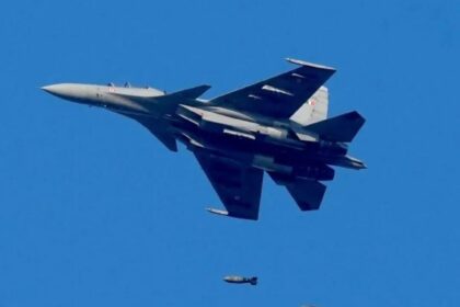 असम में भारतीय वायुसेना का सुखोई Su-30MKI लड़ाकू विमान क्रैश