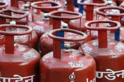 700 की दिहाड़ी, 400 रुपये किलो गैस